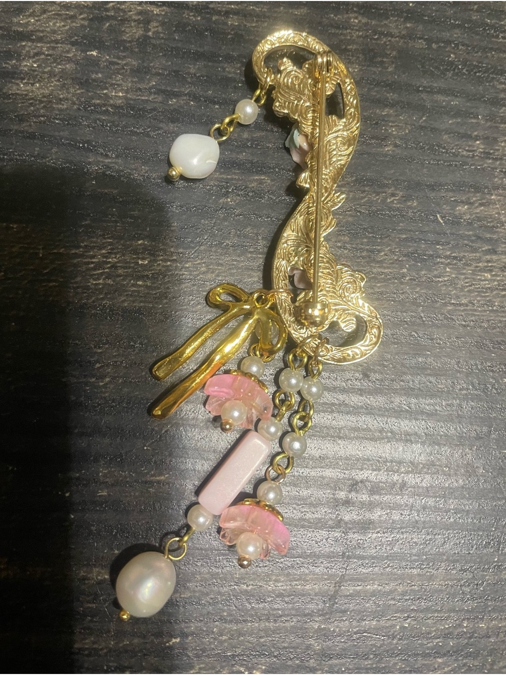 Victorian Floral Brooch with Pink Roses and Pearls - Picture 9 of 10